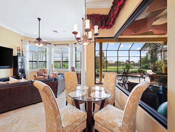 Amazing Spacious Vacation Home With Private Pool In Naples
