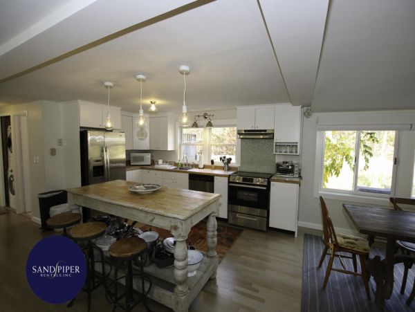 Cape Cod Home 995290