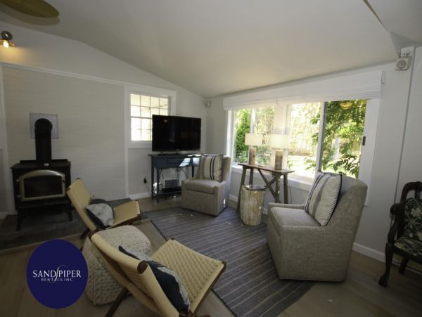 Cape Cod Home 995290