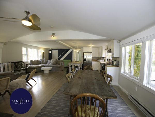 Cape Cod Home 995290