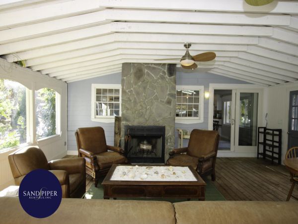 Cape Cod Home 995290