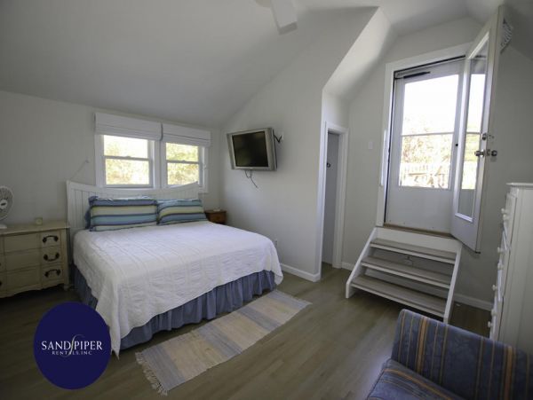 Cape Cod Home 995290