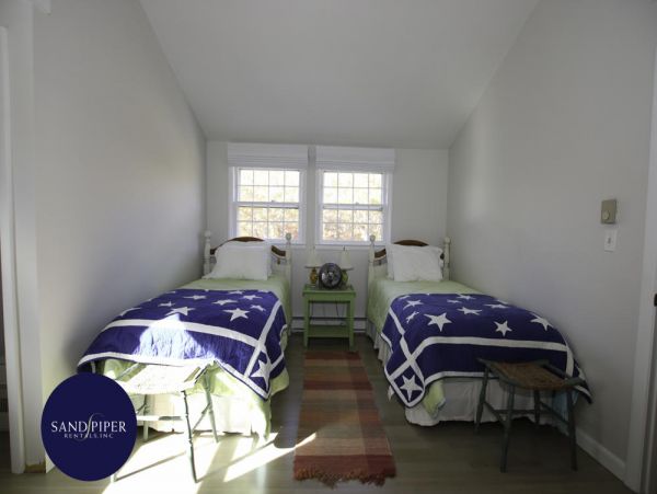 Cape Cod Home 995290
