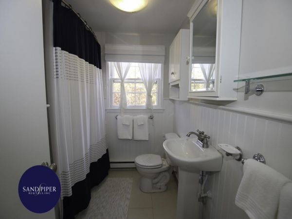 Cape Cod Home 995290