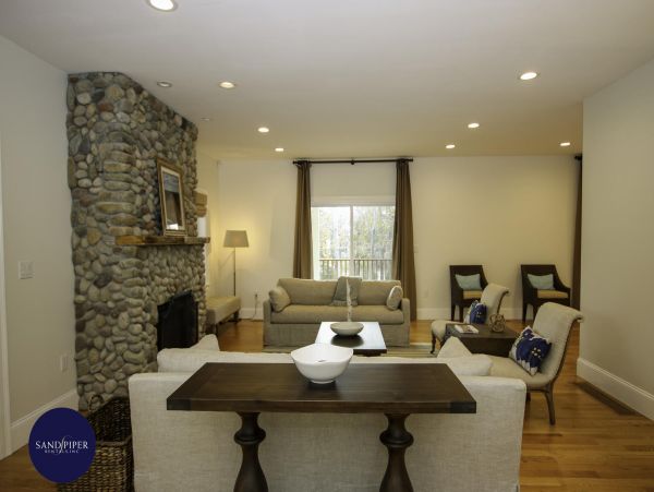 Cape Cod Home 995291