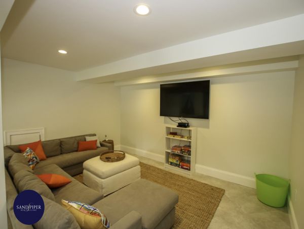 Cape Cod Home 995291