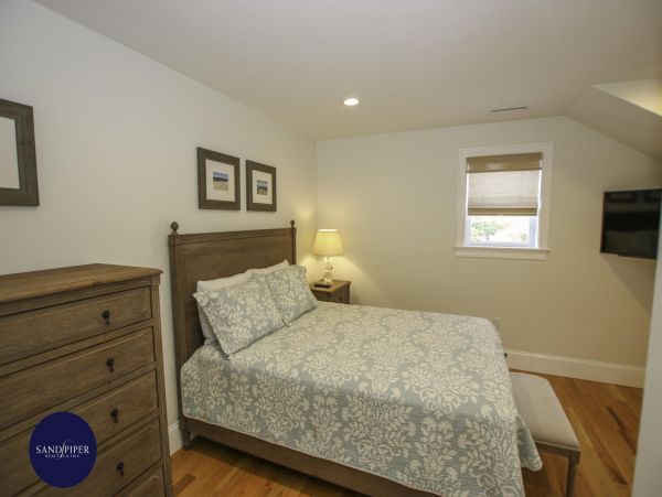 Cape Cod Home 995291