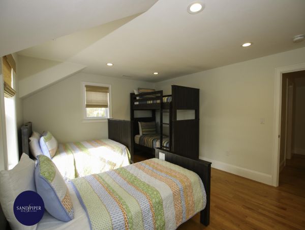 Cape Cod Home 995291