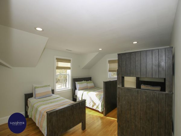 Cape Cod Home 995291