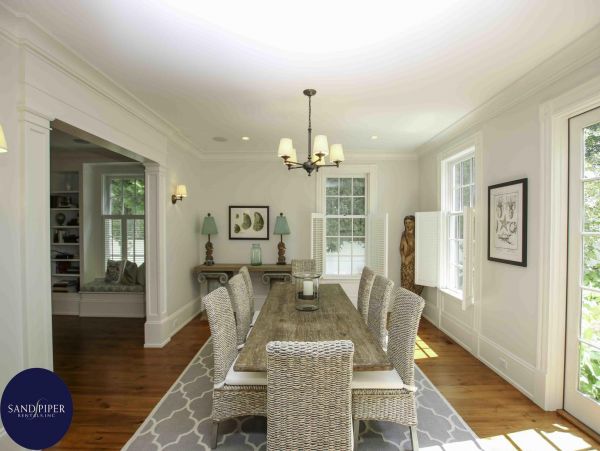 Cape Cod Home 995292