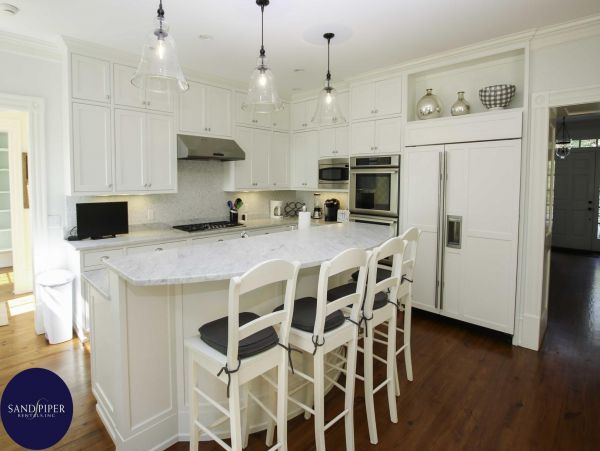 Cape Cod Home 995292