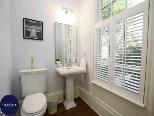 Cape Cod Home 995292