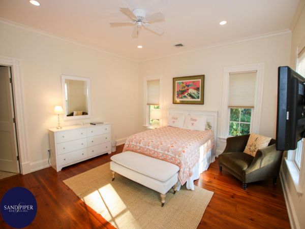 Cape Cod Home 995292