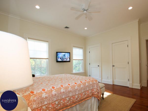 Cape Cod Home 995292