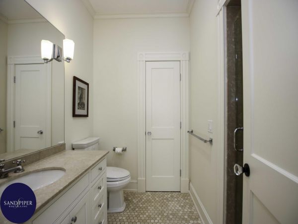 Cape Cod Home 995292