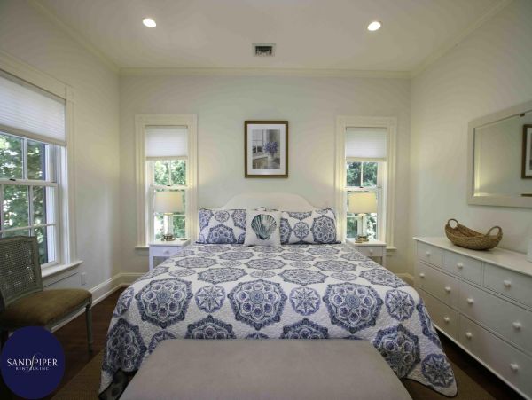 Cape Cod Home 995292