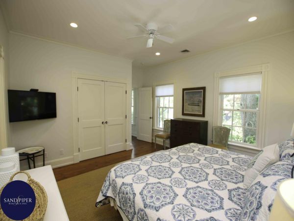 Cape Cod Home 995292
