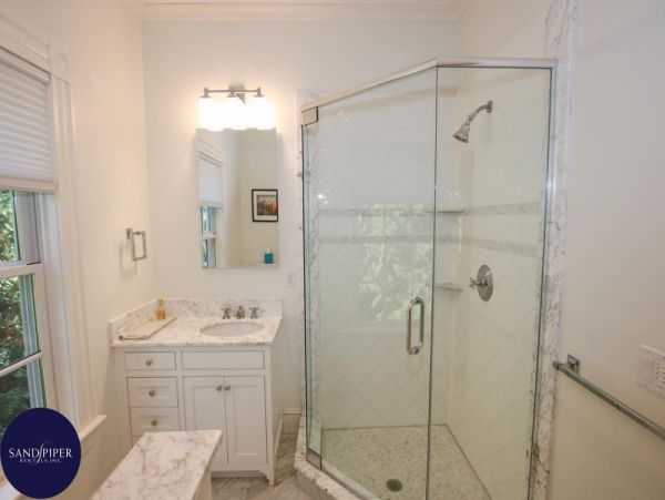 Cape Cod Home 995292