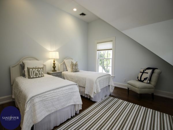 Cape Cod Home 995292