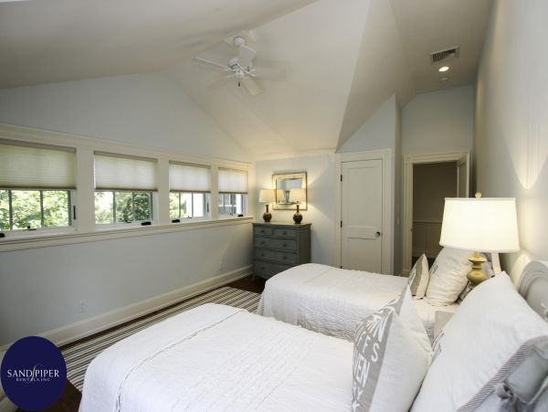 Cape Cod Home 995292