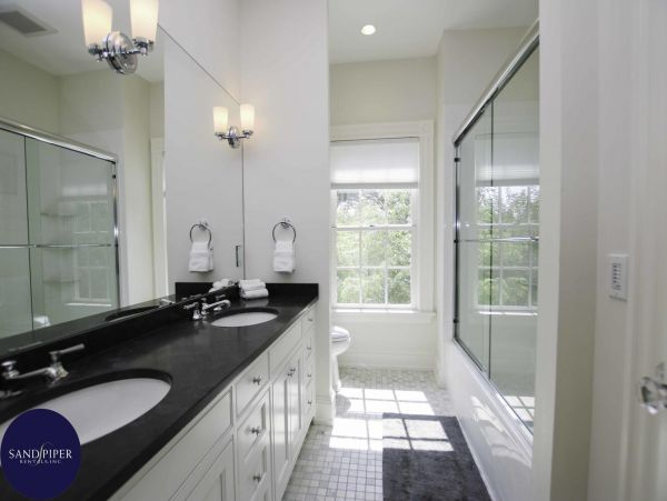 Cape Cod Home 995292