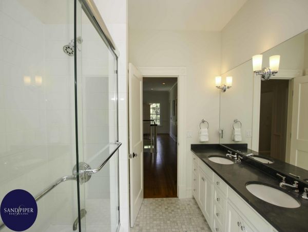 Cape Cod Home 995292