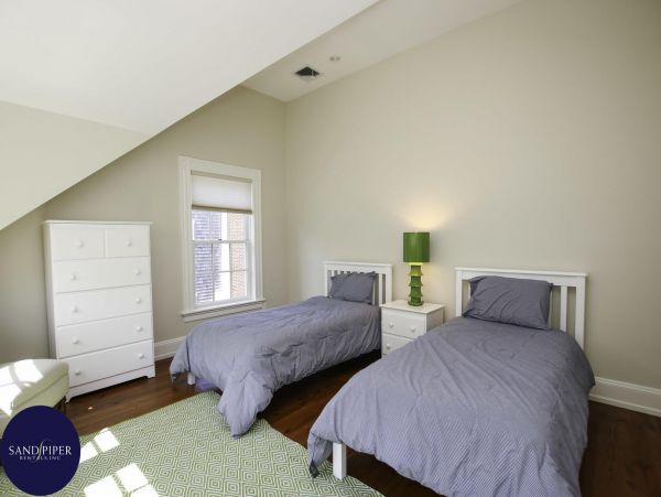 Cape Cod Home 995292