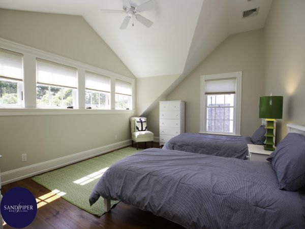 Cape Cod Home 995292