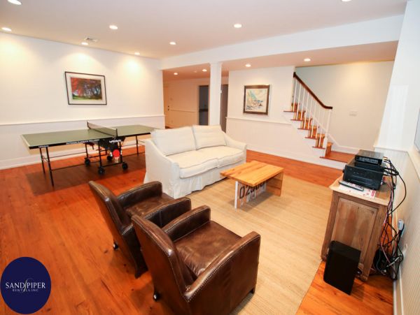 Cape Cod Home 995292
