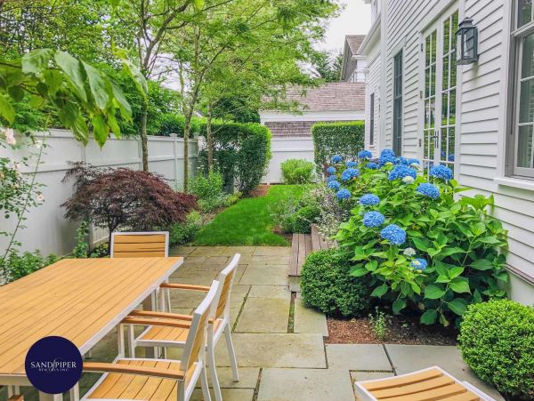Cape Cod Home 995292
