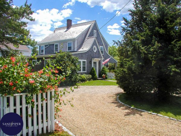 Cape Cod Home 995293