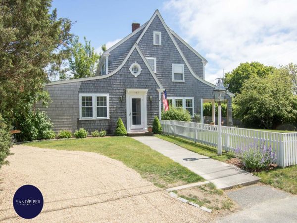 Cape Cod Home 995293