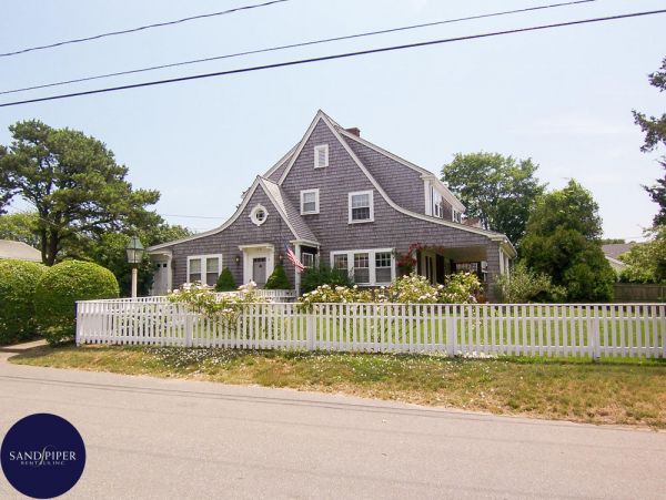 Cape Cod Home 995293