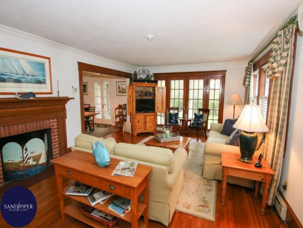 Cape Cod Home 995293