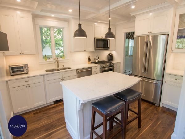Cape Cod Home 995293