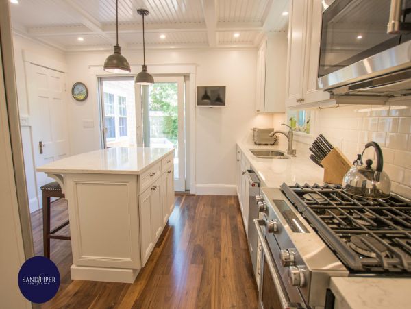 Cape Cod Home 995293