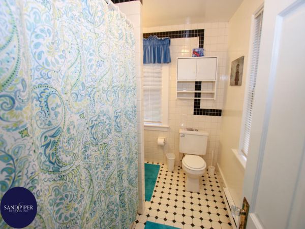 Cape Cod Home 995293