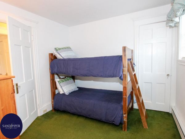 Cape Cod Home 995293