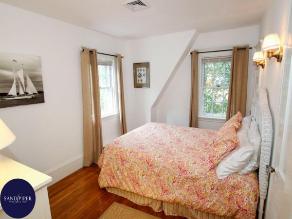 Cape Cod Home 995293