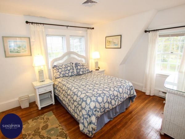 Cape Cod Home 995293