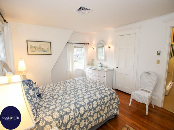 Cape Cod Home 995293