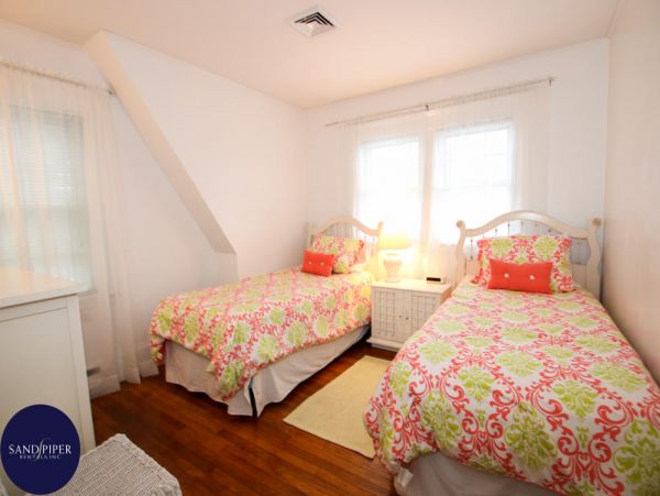 Cape Cod Home 995293