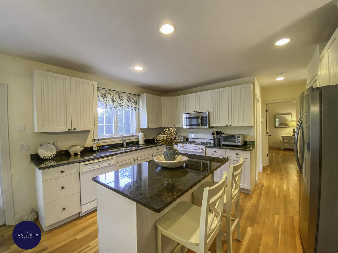 Cape Cod Home 995294