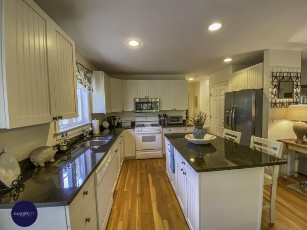 Cape Cod Home 995294