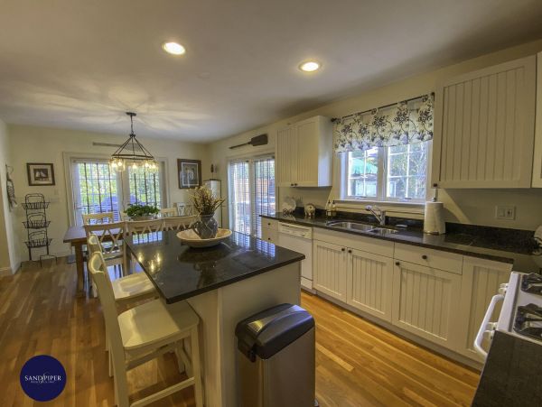 Cape Cod Home 995294