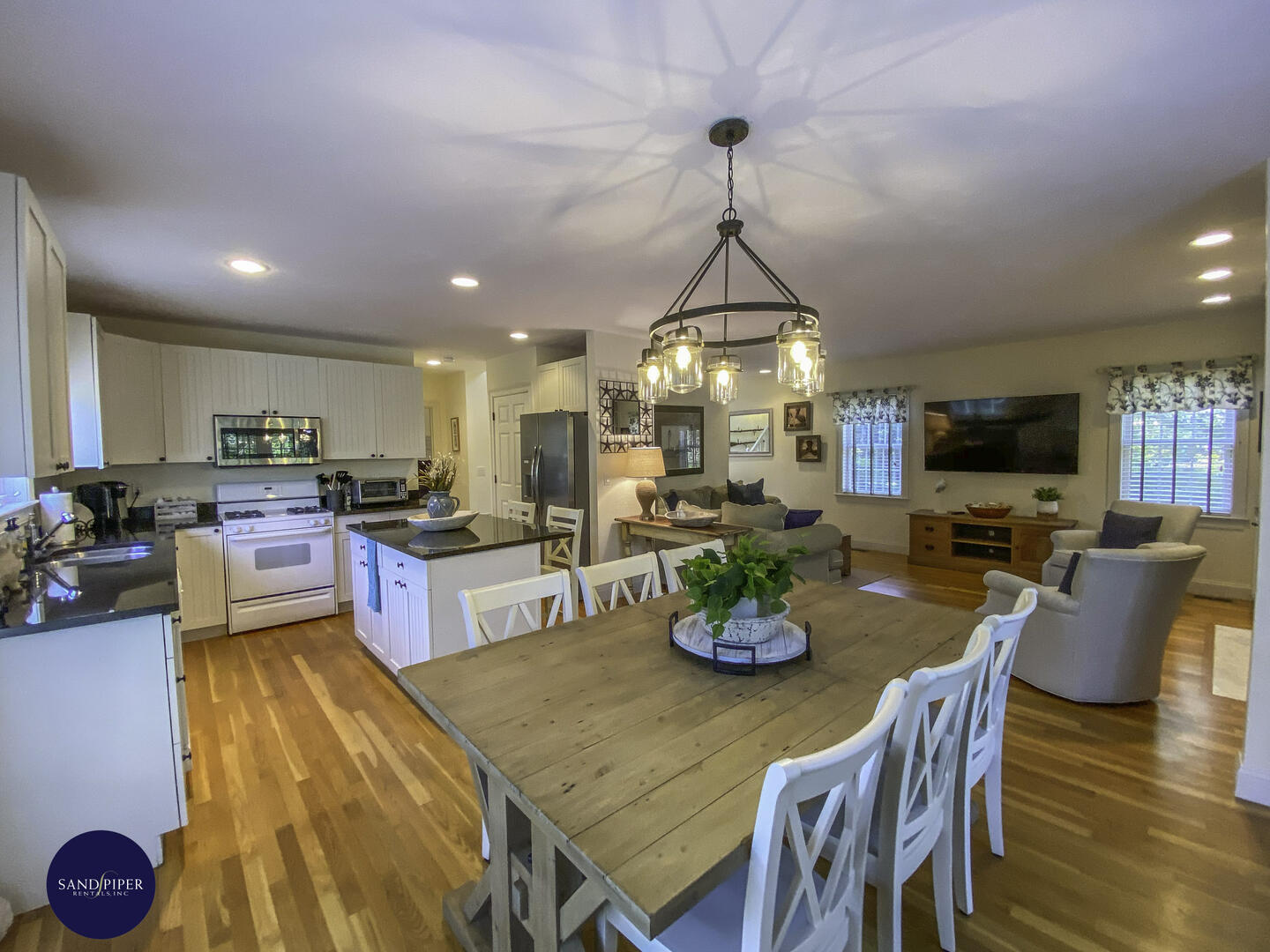 Cape Cod Home 995294