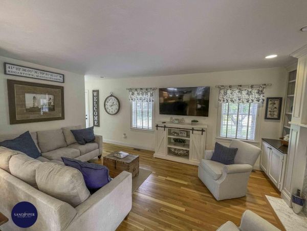 Cape Cod Home 995294