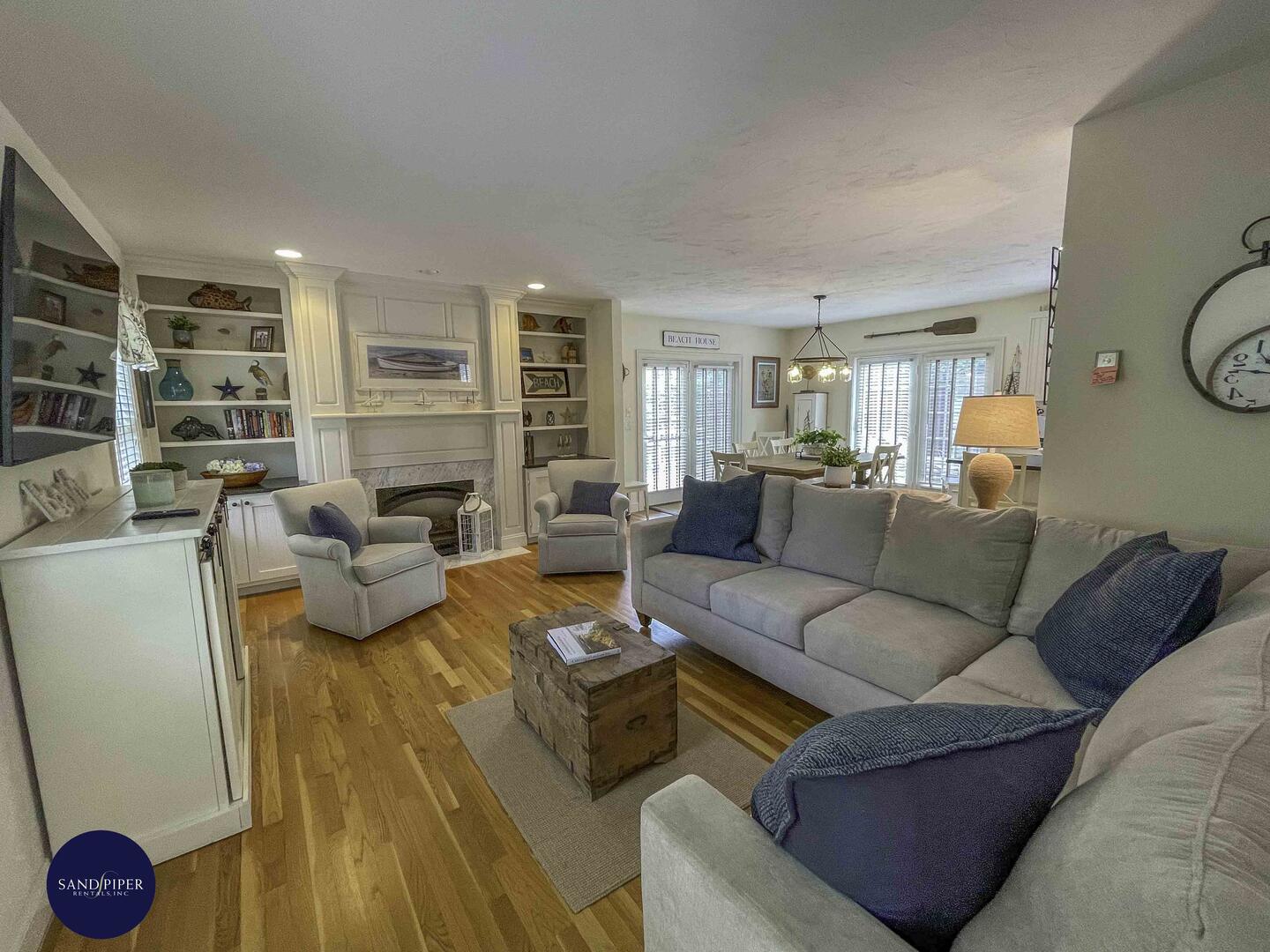 Cape Cod Home 995294