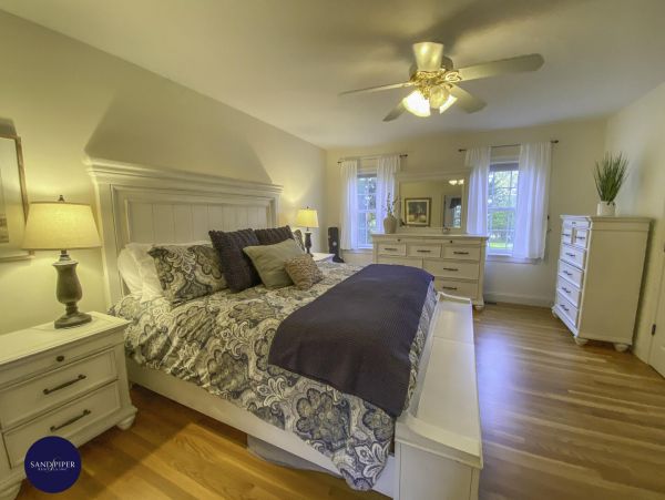 Cape Cod Home 995294