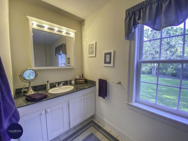Cape Cod Home 995294